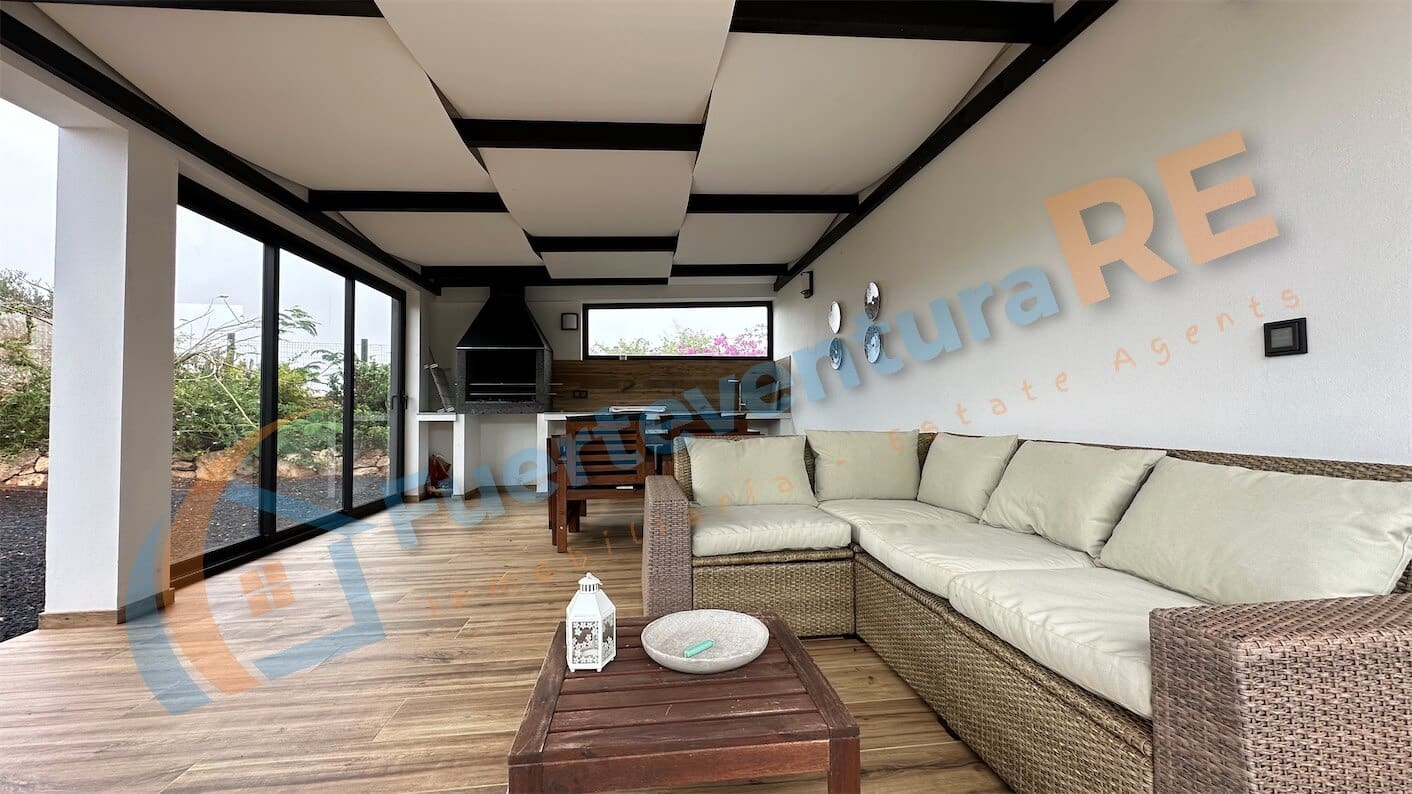 3 soveværelse Villa til salg i Llanos de la Concepcion med garage - € 650.000 (Ref: 7971138)