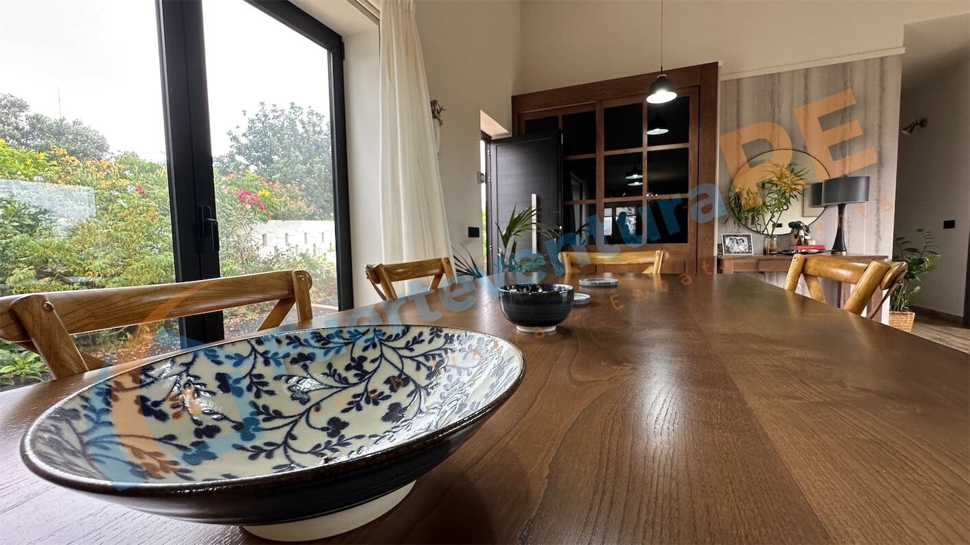 3 soveværelse Villa til salg i Llanos de la Concepcion med garage - € 650.000 (Ref: 7971138)