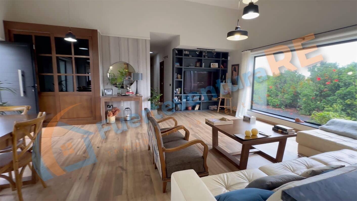 3 soveværelse Villa til salg i Llanos de la Concepcion med garage - € 650.000 (Ref: 7971138)