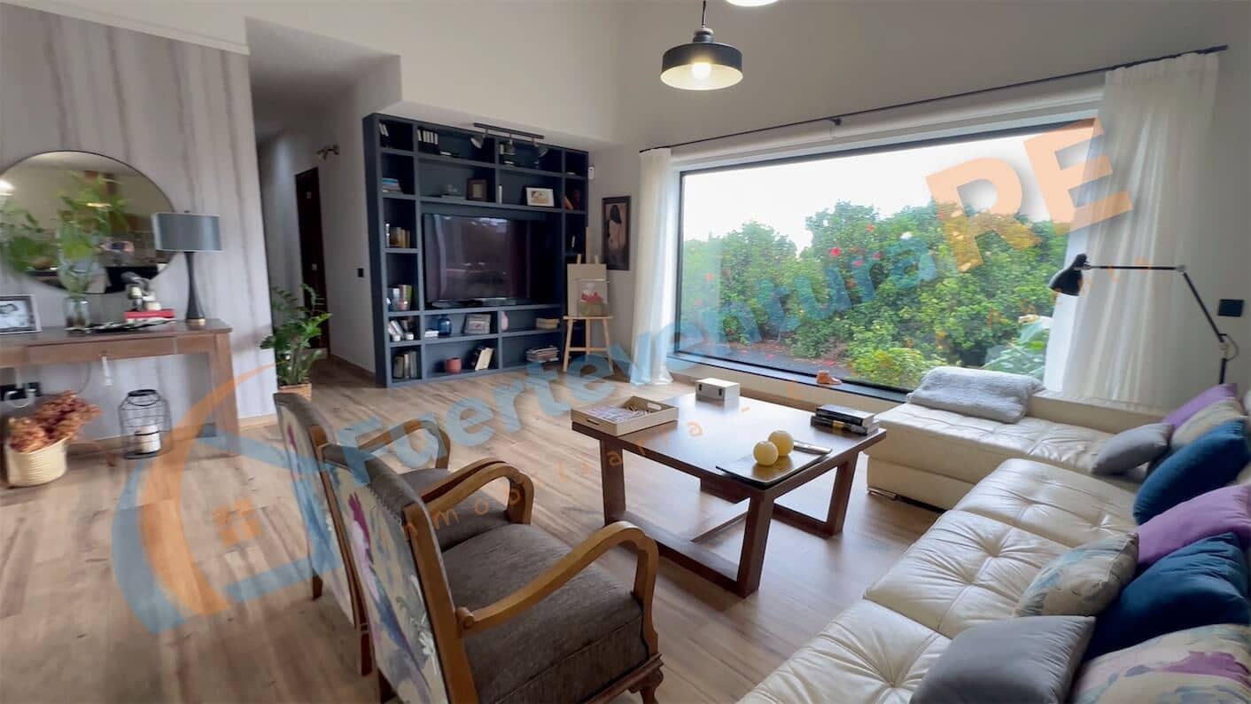 3 soveværelse Villa til salg i Llanos de la Concepcion med garage - € 650.000 (Ref: 7971138)