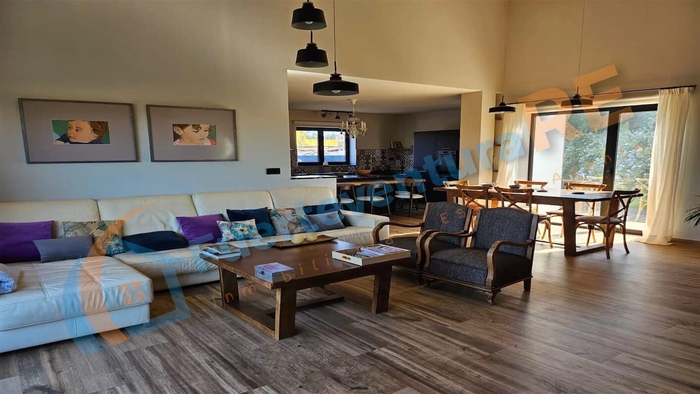 3 soveværelse Villa til salg i Llanos de la Concepcion med garage - € 650.000 (Ref: 7971138)