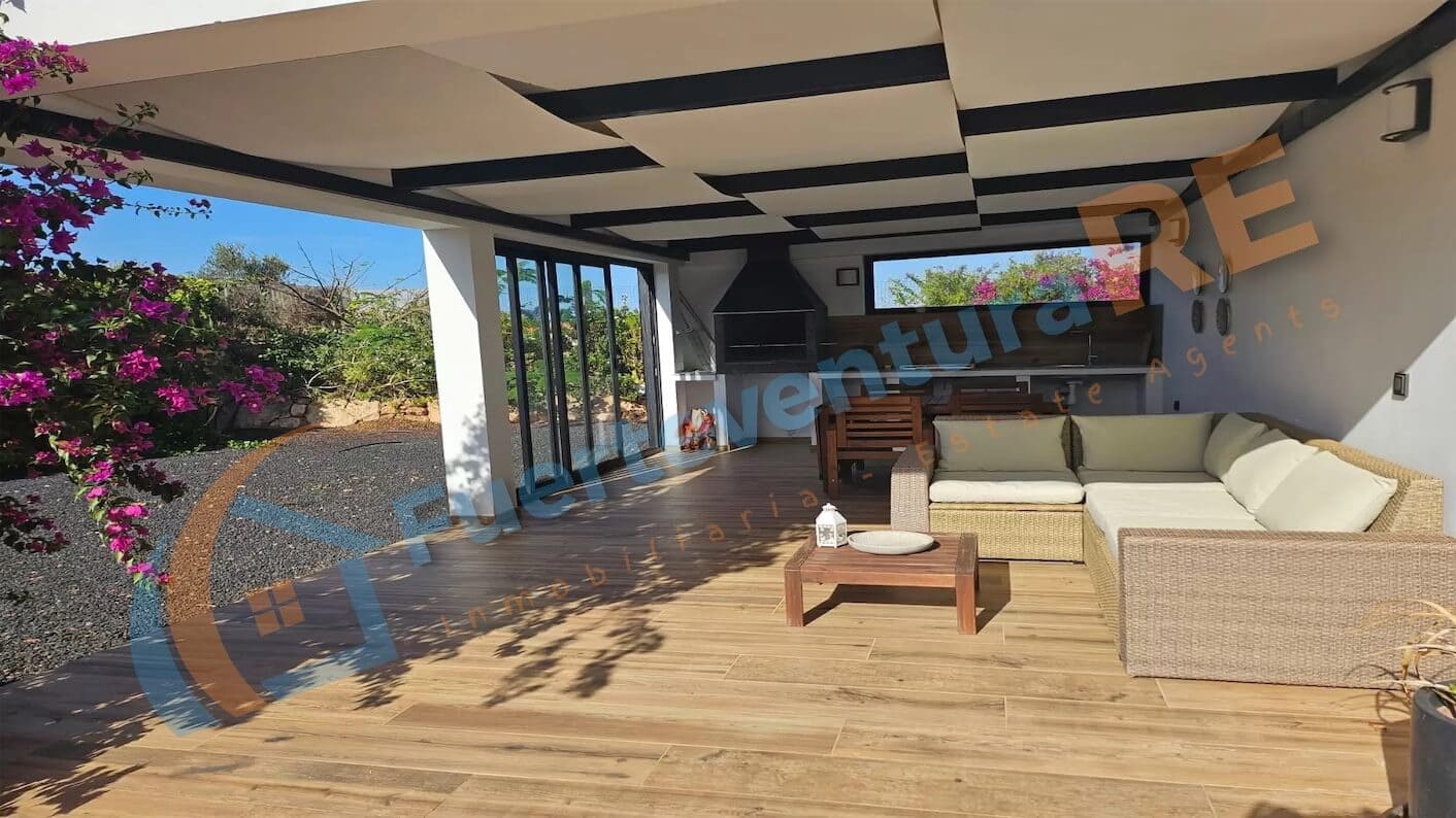 3 soveværelse Villa til salg i Llanos de la Concepcion med garage - € 650.000 (Ref: 7971138)