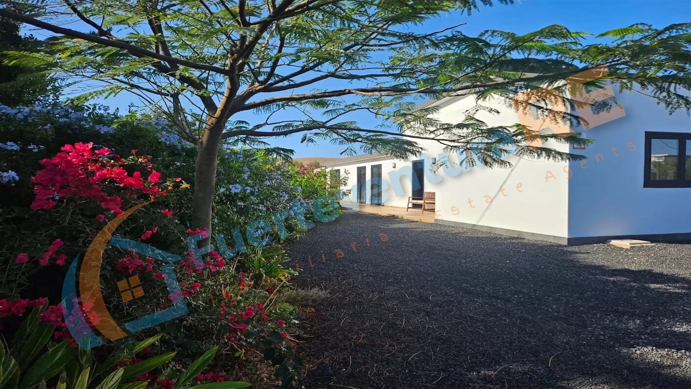 3 soveværelse Villa til salg i Llanos de la Concepcion med garage - € 650.000 (Ref: 7971138)