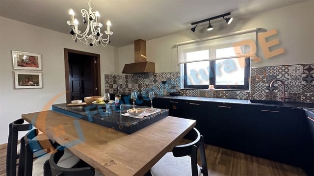 3 sovrum Villa till salu i Llanos de la Concepción, Puerto del Rosario med garage - 650 000 € (Ref: 7971138)