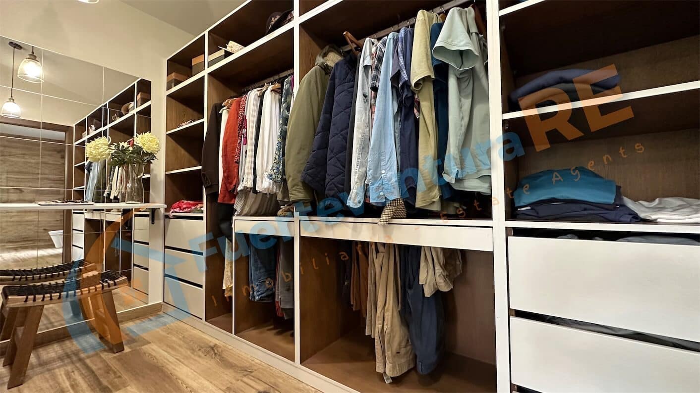 3 soveværelse Villa til salg i Llanos de la Concepcion med garage - € 650.000 (Ref: 7971138)