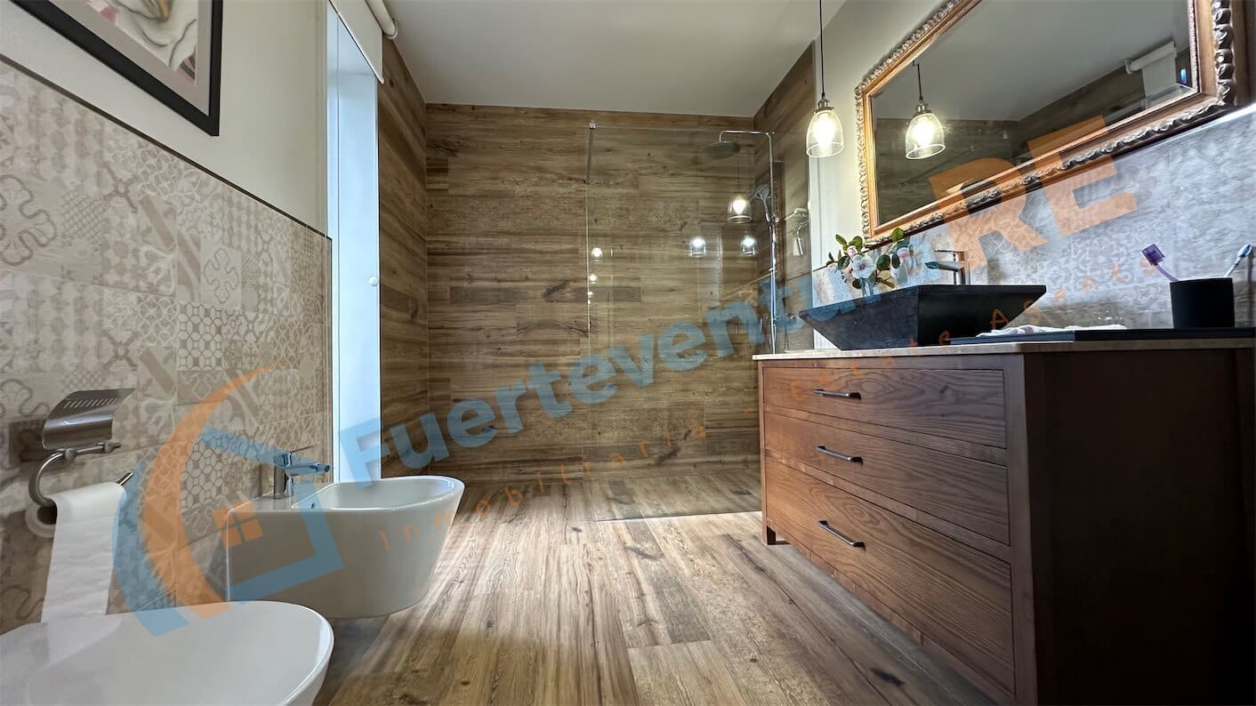 3 soveværelse Villa til salg i Llanos de la Concepcion med garage - € 650.000 (Ref: 7971138)