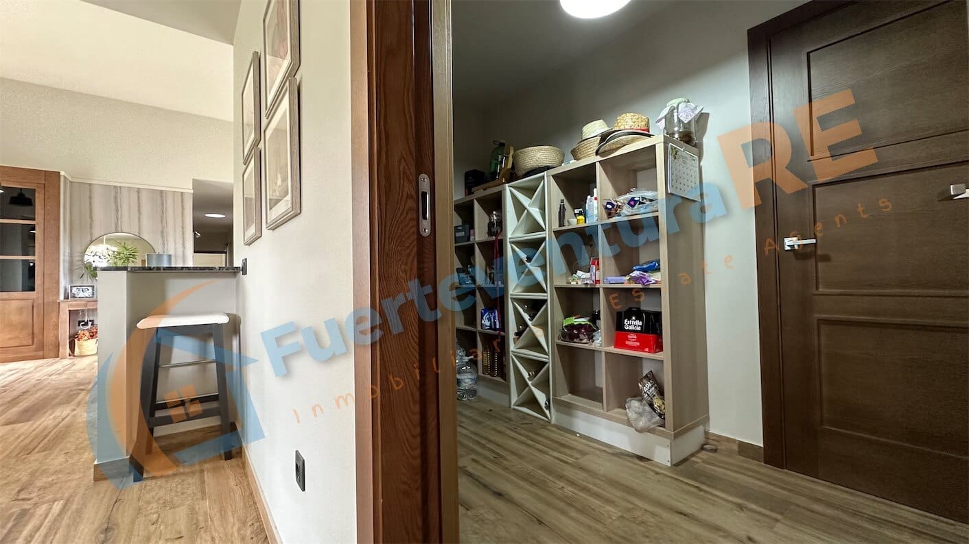 3 soveværelse Villa til salg i Llanos de la Concepcion med garage - € 650.000 (Ref: 7971138)