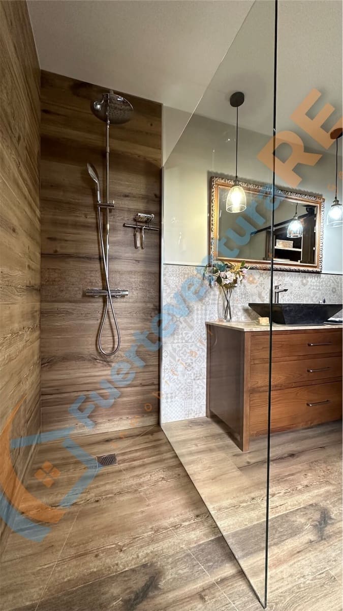 3 soveværelse Villa til salg i Llanos de la Concepcion med garage - € 650.000 (Ref: 7971138)