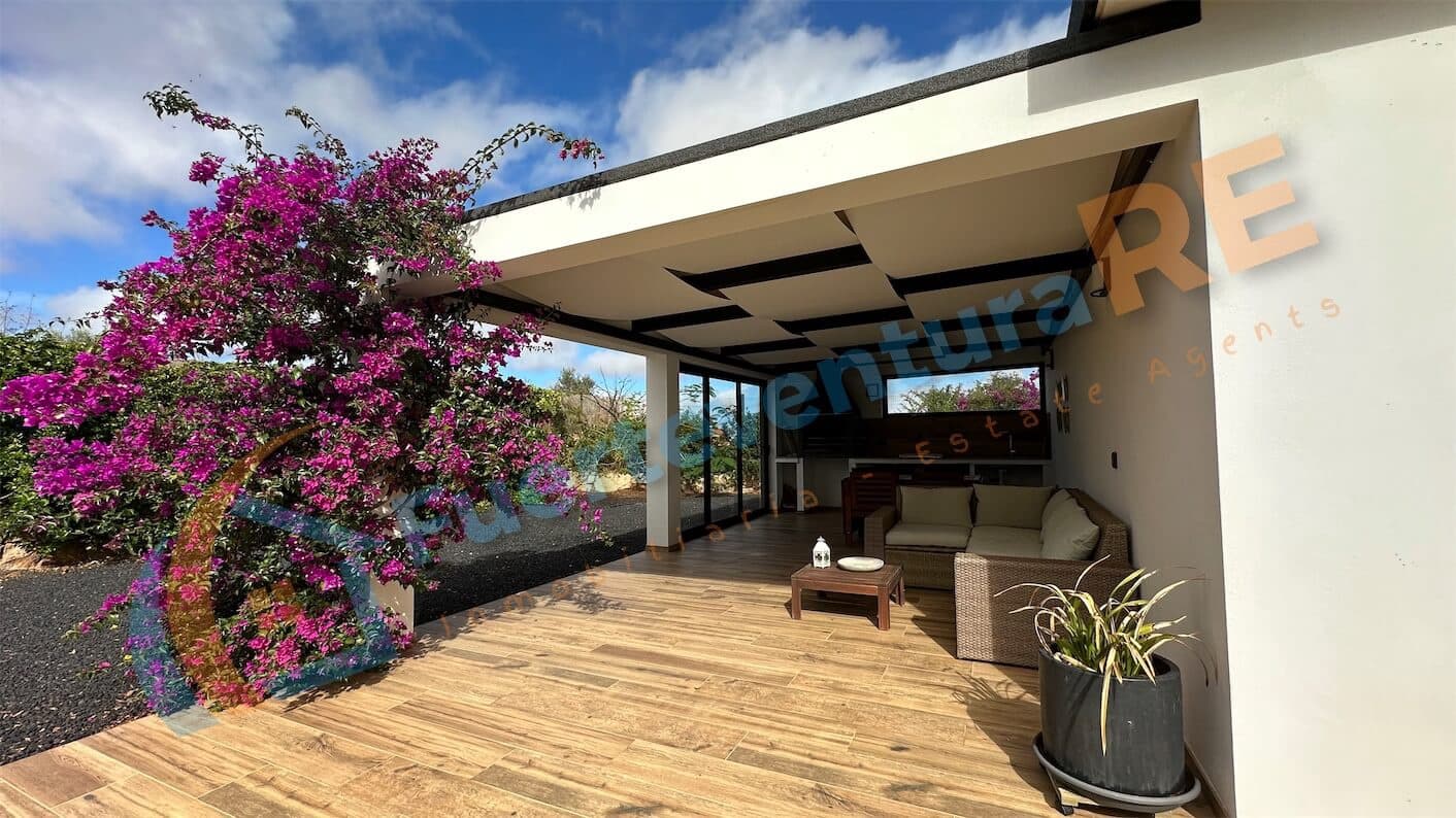 3 soveværelse Villa til salg i Llanos de la Concepcion med garage - € 650.000 (Ref: 7971138)