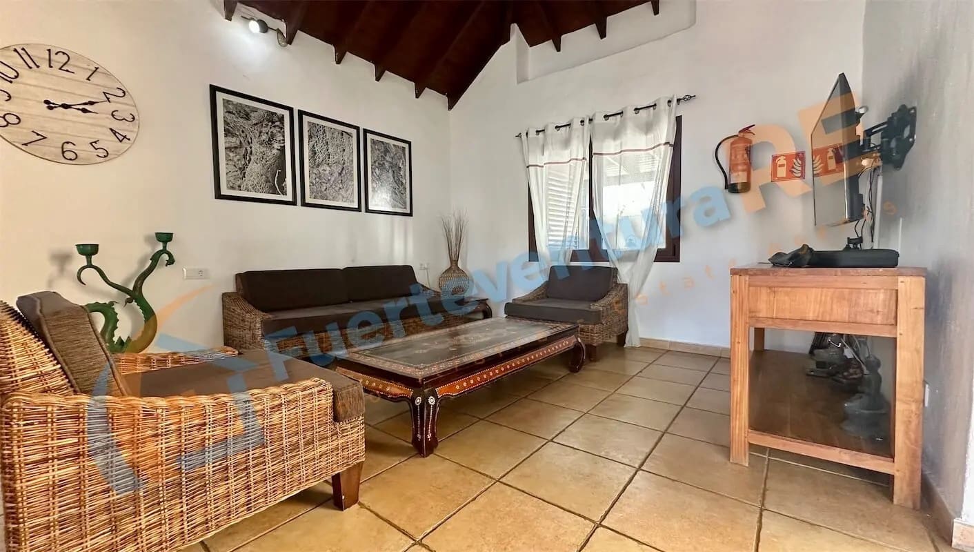 4 soveværelse Villa til salg i Caleta de Fuste med swimmingpool - € 650.000 (Ref: 8844887)