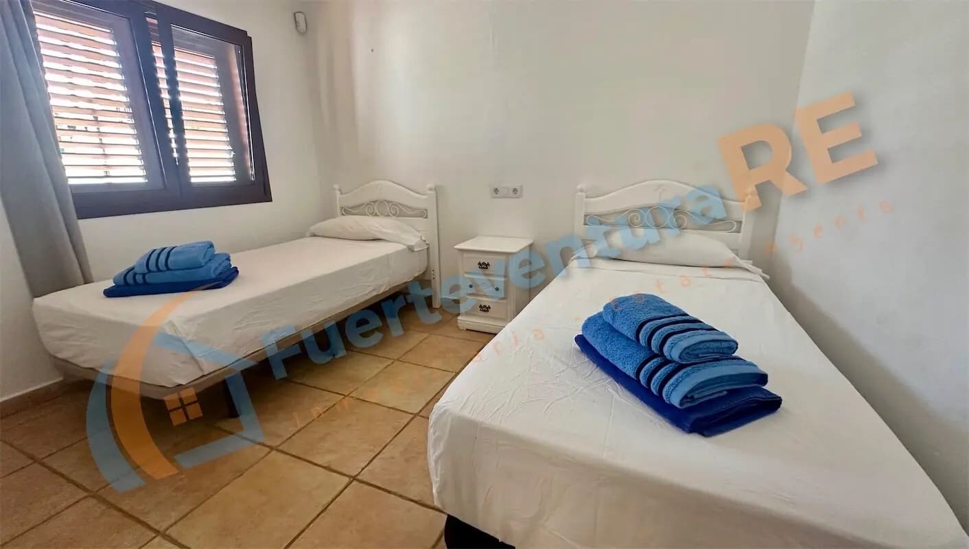 4 soveværelse Villa til salg i Caleta de Fuste med swimmingpool - € 650.000 (Ref: 8844887)