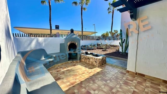 4 quarto Moradia para venda em Caleta de Fuste, Antigua com piscina - 650 000 € (Ref: 8844887)