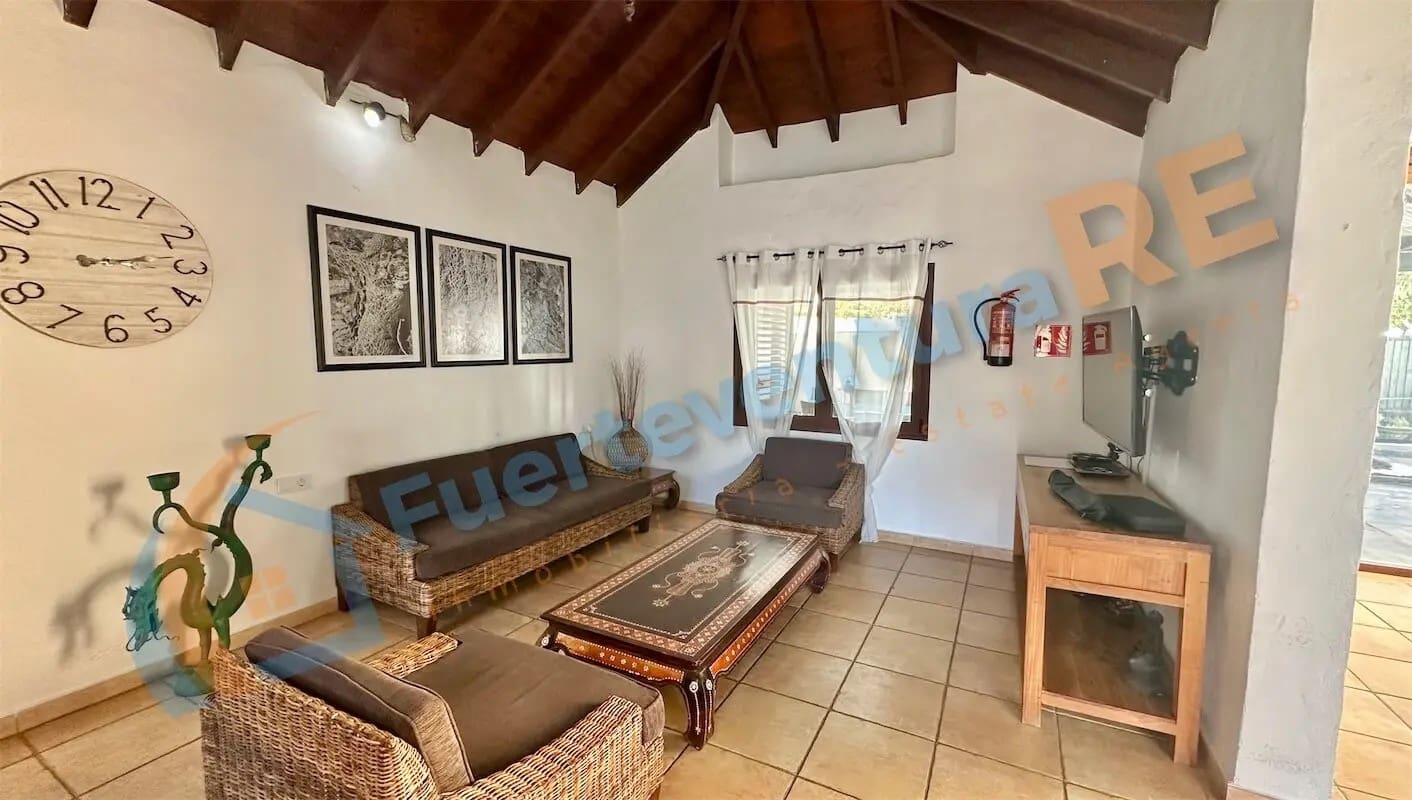 4 soveværelse Villa til salg i Caleta de Fuste med swimmingpool - € 650.000 (Ref: 8844887)