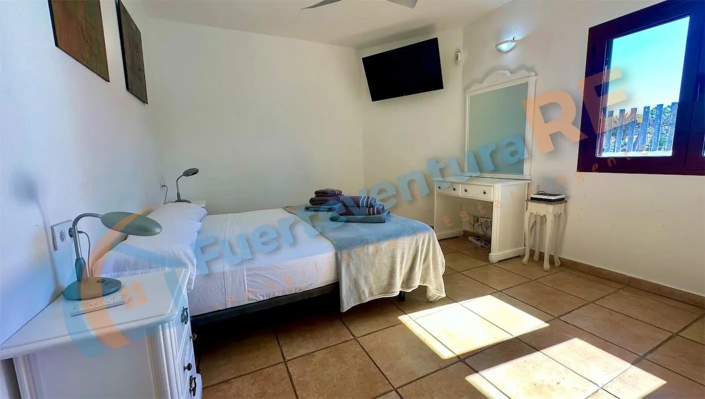 4 soveværelse Villa til salg i Caleta de Fuste med swimmingpool - € 650.000 (Ref: 8844887)