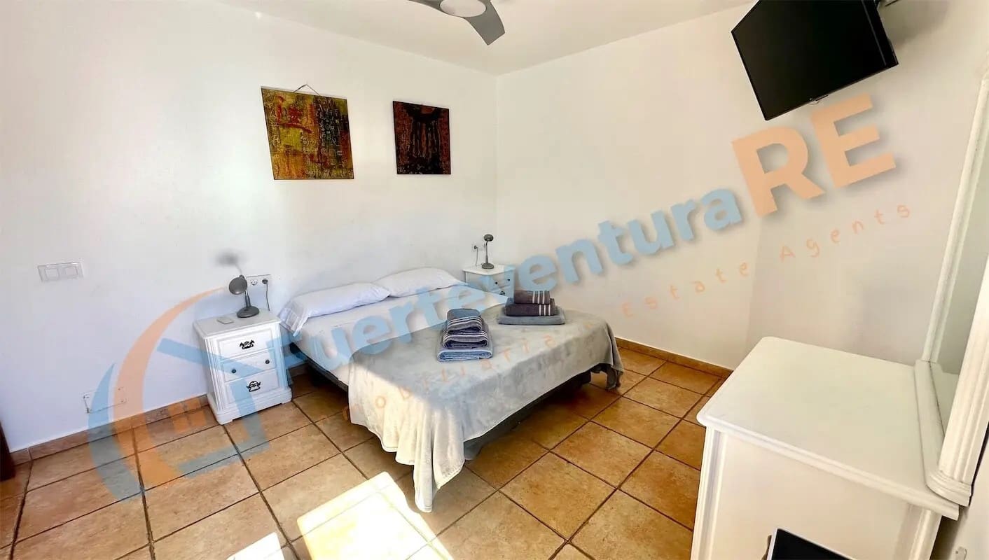 4 soveværelse Villa til salg i Caleta de Fuste med swimmingpool - € 650.000 (Ref: 8844887)