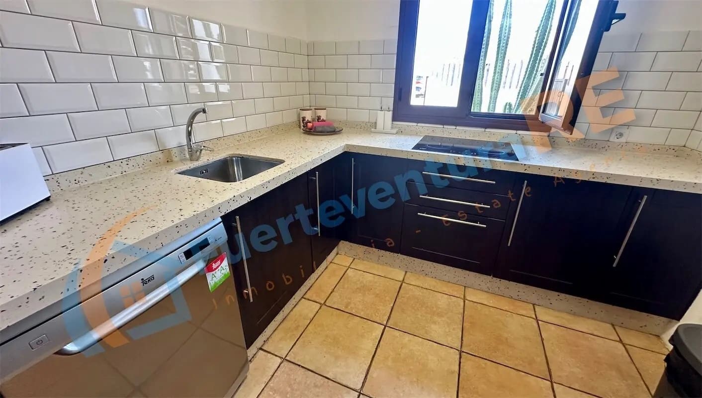 4 soveværelse Villa til salg i Caleta de Fuste med swimmingpool - € 650.000 (Ref: 8844887)