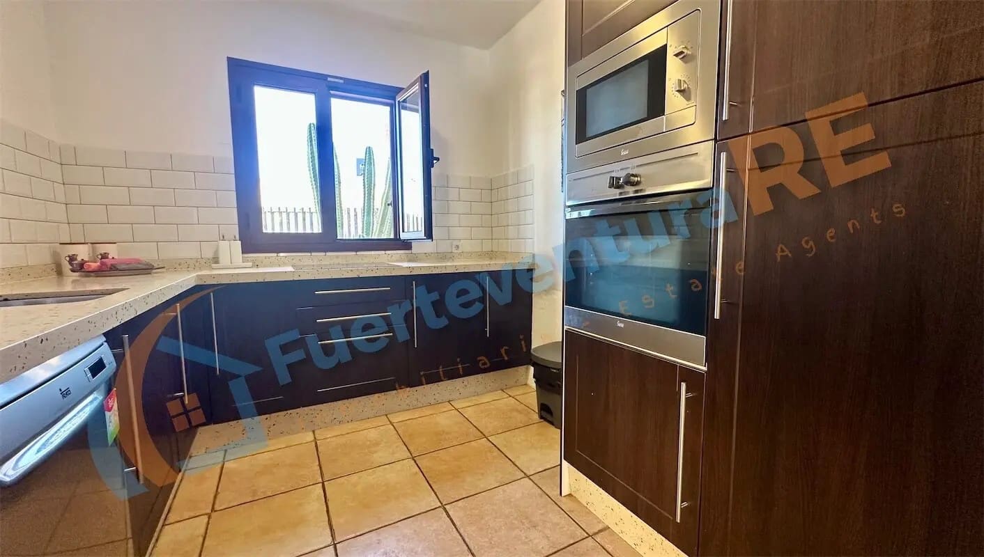 4 soveværelse Villa til salg i Caleta de Fuste med swimmingpool - € 650.000 (Ref: 8844887)