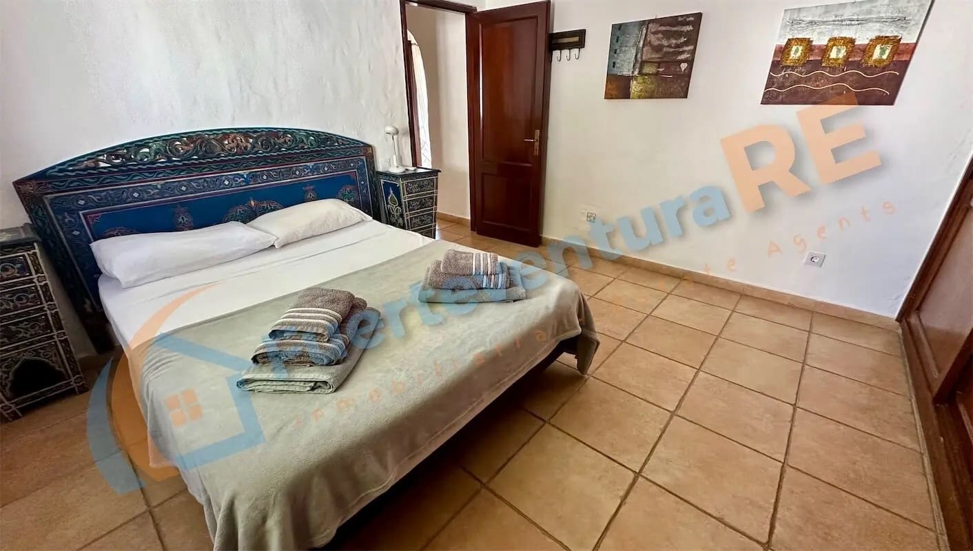 4 soveværelse Villa til salg i Caleta de Fuste med swimmingpool - € 650.000 (Ref: 8844887)