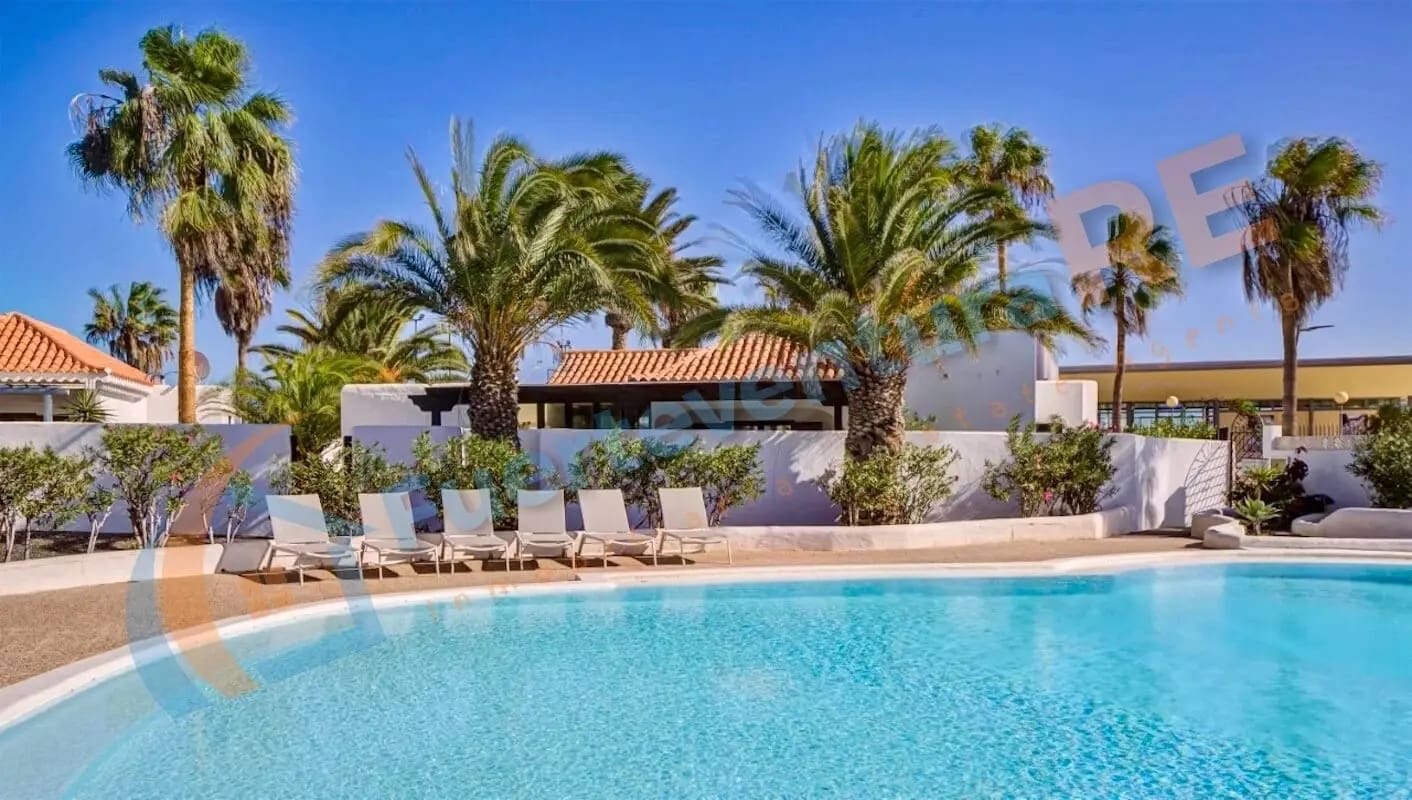 4 soveværelse Villa til salg i Caleta de Fuste med swimmingpool - € 650.000 (Ref: 8844887)