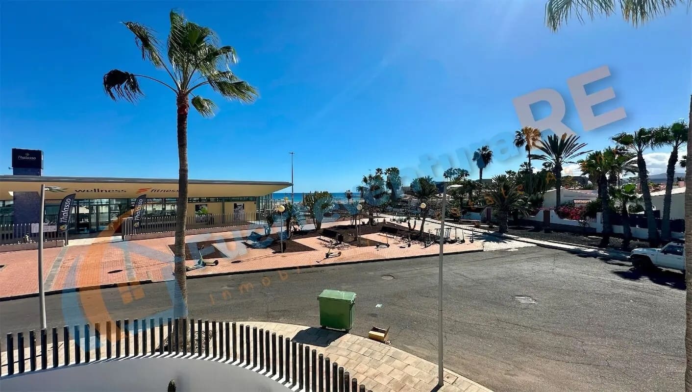 4 soveværelse Villa til salg i Caleta de Fuste med swimmingpool - € 650.000 (Ref: 8844887)