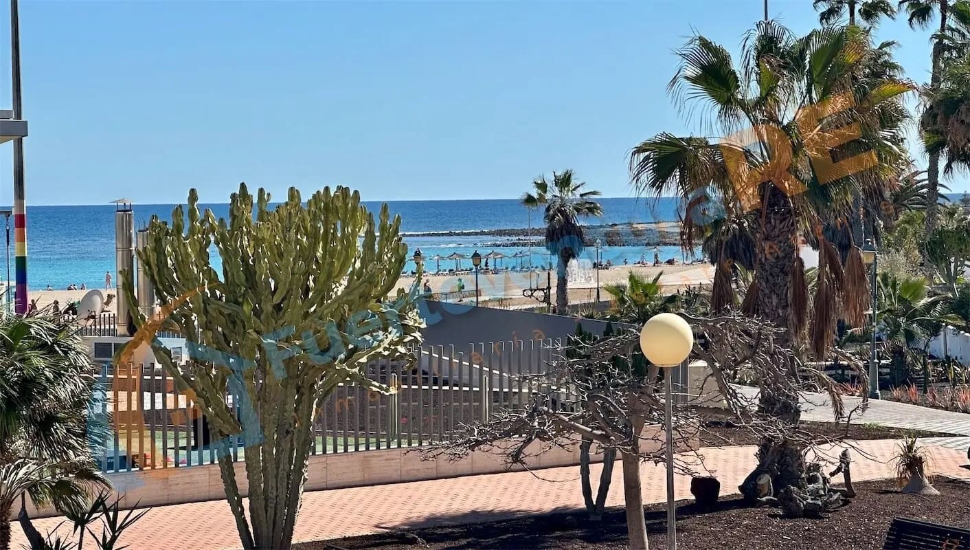 4 soveværelse Villa til salg i Caleta de Fuste med swimmingpool - € 650.000 (Ref: 8844887)