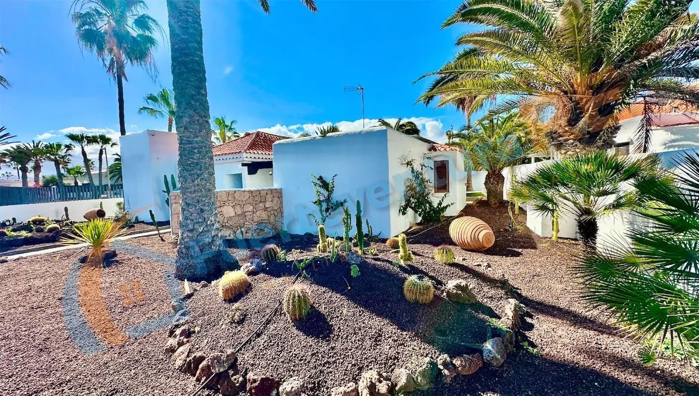 4 soveværelse Villa til salg i Caleta de Fuste med swimmingpool - € 650.000 (Ref: 8844887)