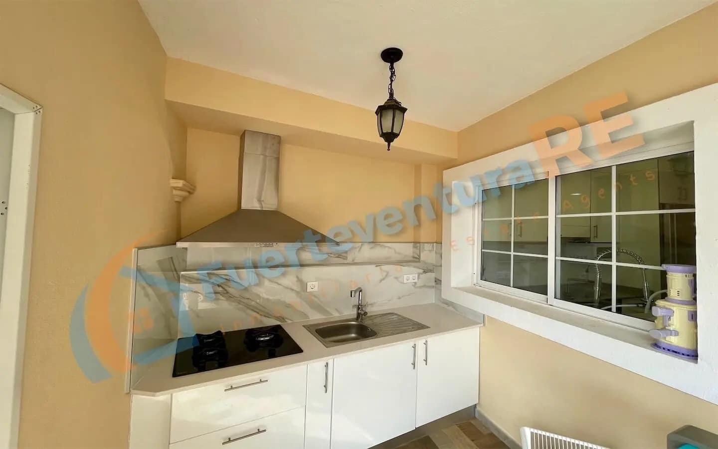 2 soverom Kjedet enebolig til salgs i Caleta de Fuste med garasje - € 245 000 (Ref: 8958139)