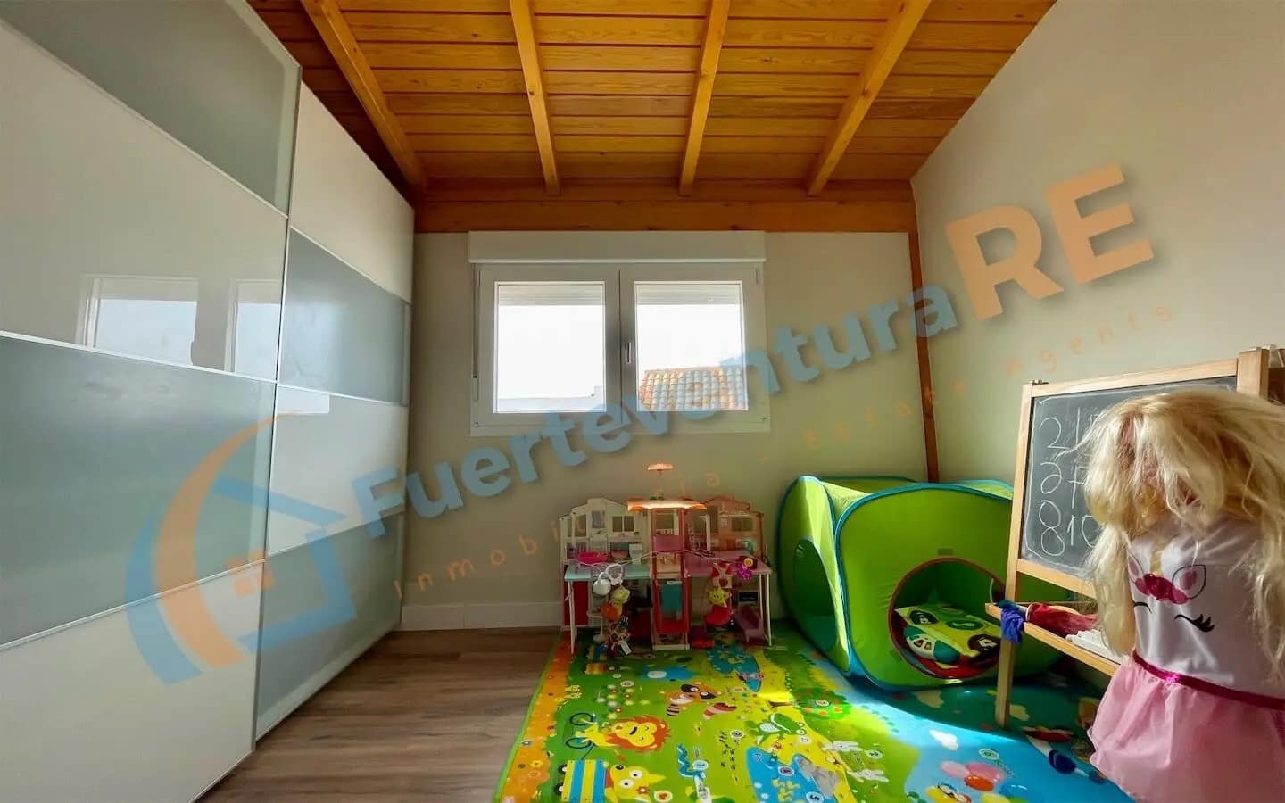 2 soverom Kjedet enebolig til salgs i Caleta de Fuste med garasje - € 245 000 (Ref: 8958139)