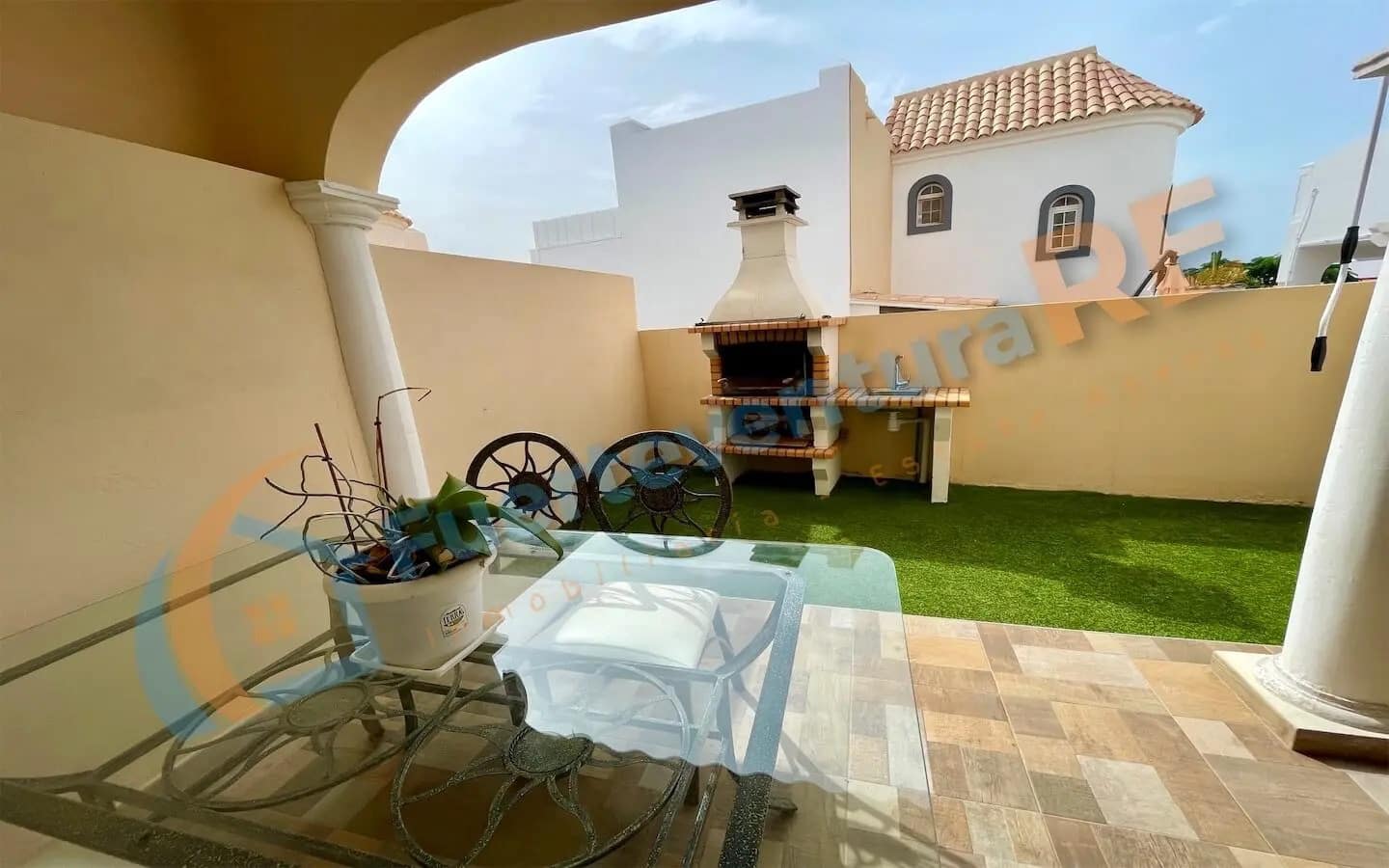 2 soverom Kjedet enebolig til salgs i Caleta de Fuste med garasje - € 245 000 (Ref: 8958139)