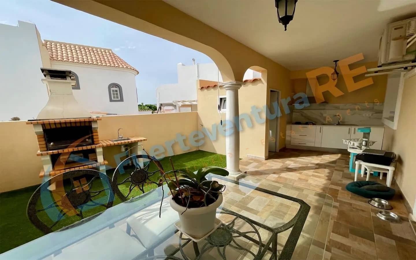 2 soverom Kjedet enebolig til salgs i Caleta de Fuste med garasje - € 245 000 (Ref: 8958139)