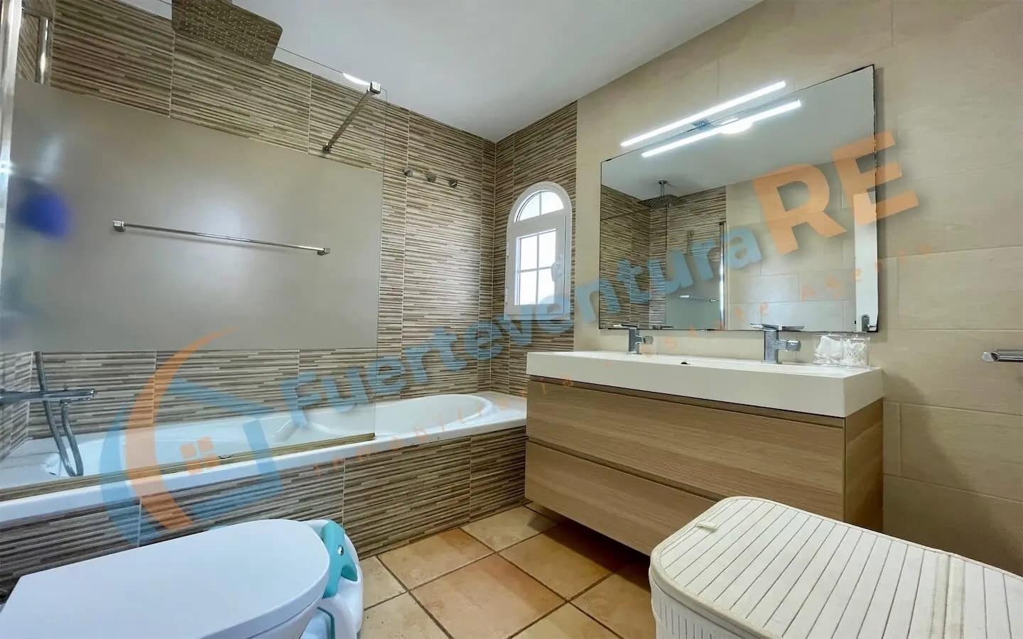 2 soverom Kjedet enebolig til salgs i Caleta de Fuste med garasje - € 245 000 (Ref: 8958139)