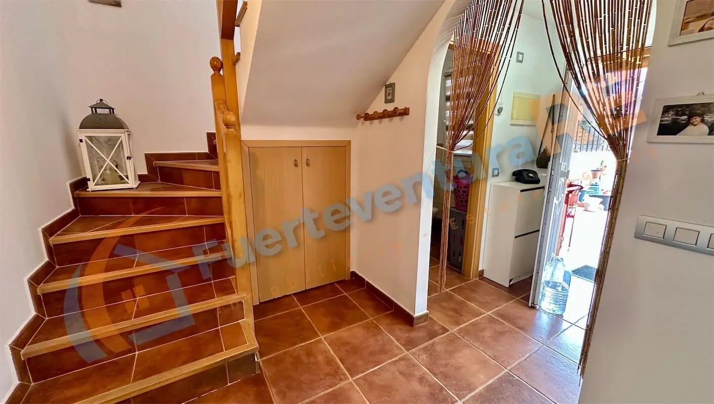 3 soveværelse Byhus til salg i Corralejo med swimmingpool garage - € 320.000 (Ref: 9000141)