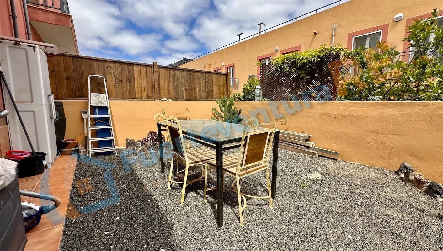 3 soveværelse Byhus til salg i Corralejo med swimmingpool garage - € 320.000 (Ref: 9000141)