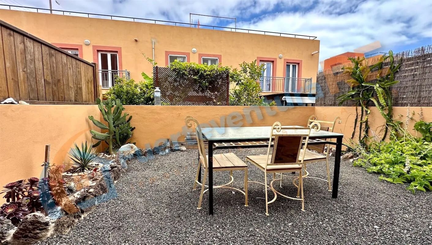 3 soveværelse Byhus til salg i Corralejo med swimmingpool garage - € 320.000 (Ref: 9000141)