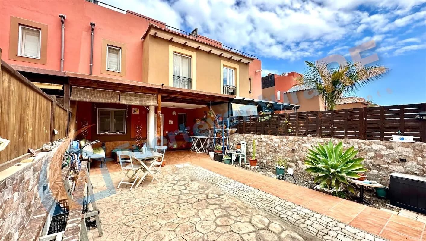 3 soveværelse Byhus til salg i Corralejo med swimmingpool garage - € 320.000 (Ref: 9000141)