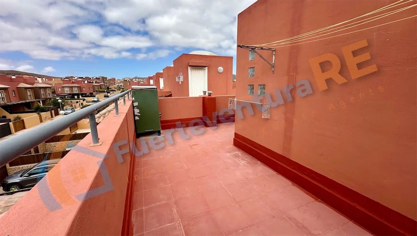 3 soveværelse Byhus til salg i Corralejo med swimmingpool garage - € 320.000 (Ref: 9000141)