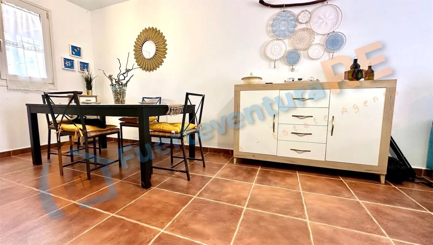 3 soveværelse Byhus til salg i Corralejo med swimmingpool garage - € 320.000 (Ref: 9000141)