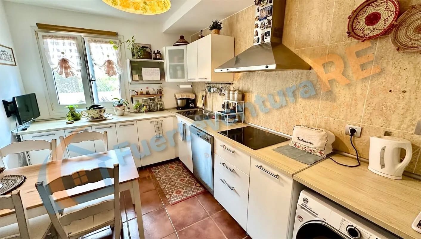 3 soveværelse Byhus til salg i Corralejo med swimmingpool garage - € 320.000 (Ref: 9000141)