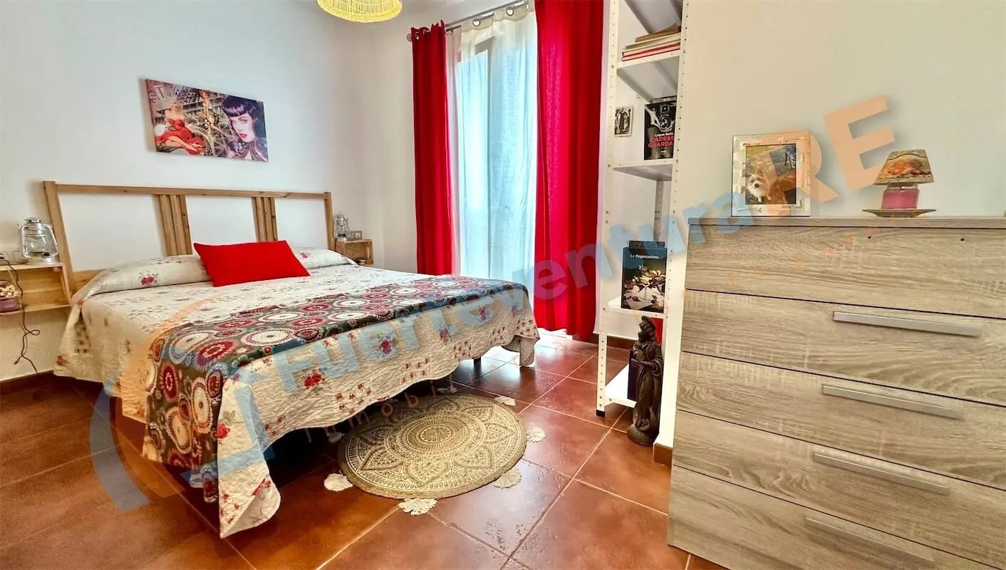 3 soveværelse Byhus til salg i Corralejo med swimmingpool garage - € 320.000 (Ref: 9000141)