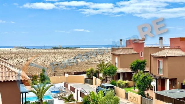 3 soverom Hus til salgs i Corralejo, La Oliva med svømmebasseng garasje - € 320 000 (Ref: 9000141)