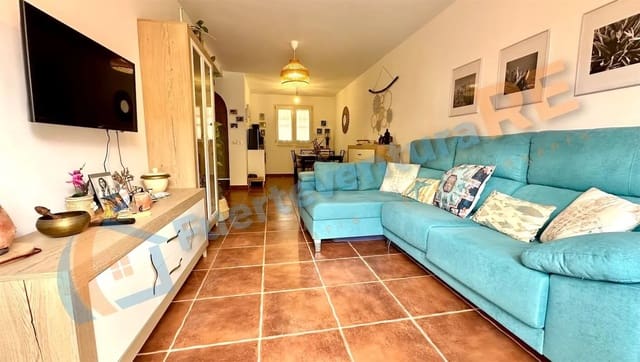 3 soverom Hus til salgs i Corralejo, La Oliva med svømmebasseng garasje - € 320 000 (Ref: 9000141)