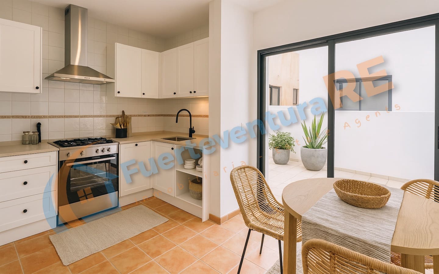 3 soveværelse Byhus til salg i La Oliva med garage - € 230.000 (Ref: 9035722)