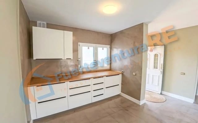 3 soverom Hus til salgs i Corralejo, La Oliva med svømmebasseng - € 480 000 (Ref: 9064733)