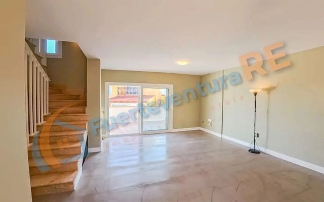 3 soverom Hus til salgs i Corralejo, La Oliva med svømmebasseng - € 480 000 (Ref: 9064733)