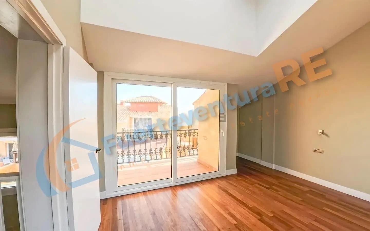 3 soverom Hus til salgs i Corralejo med svømmebasseng - € 480 000 (Ref: 9064733)