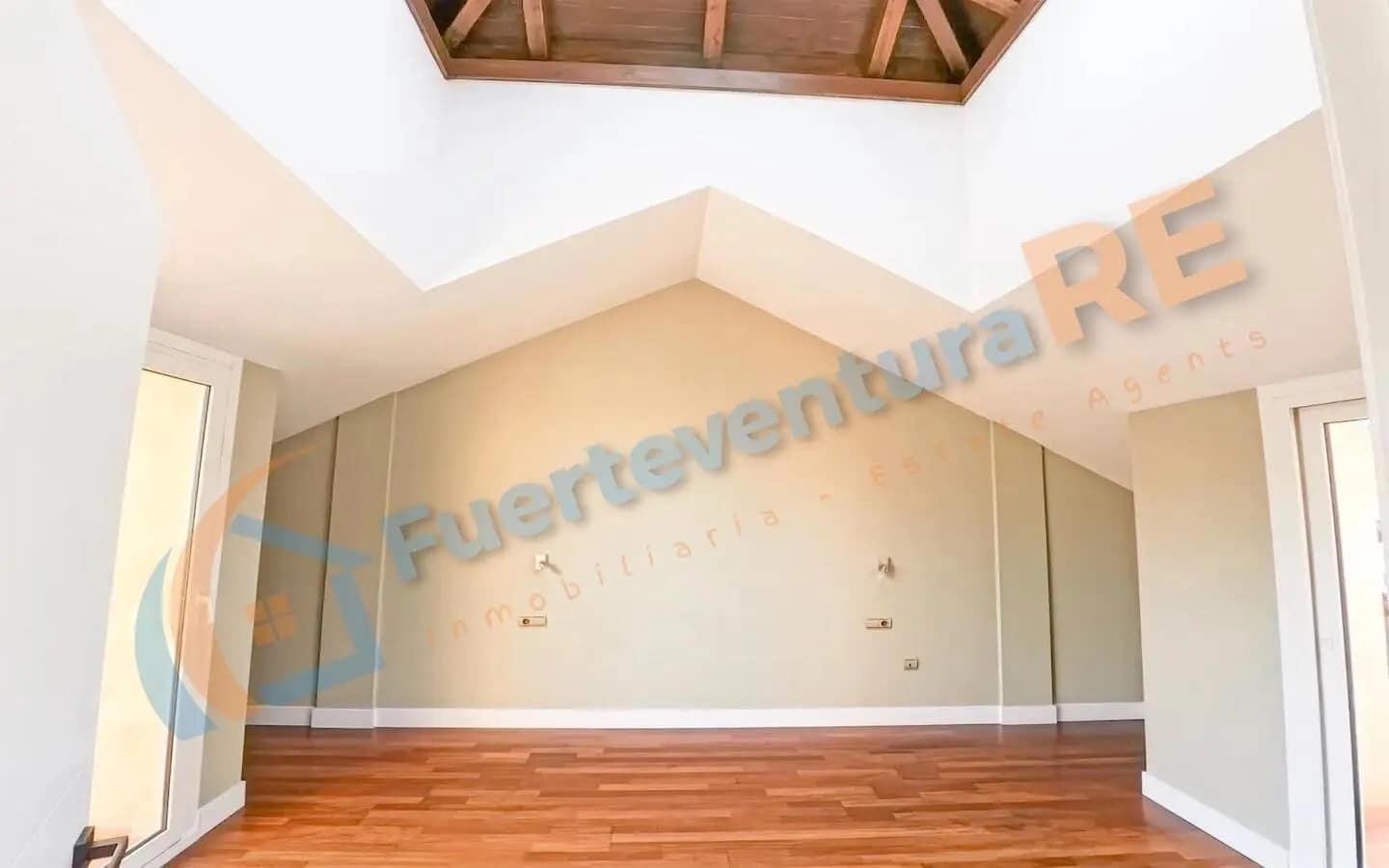 3 soverom Hus til salgs i Corralejo med svømmebasseng - € 480 000 (Ref: 9064733)