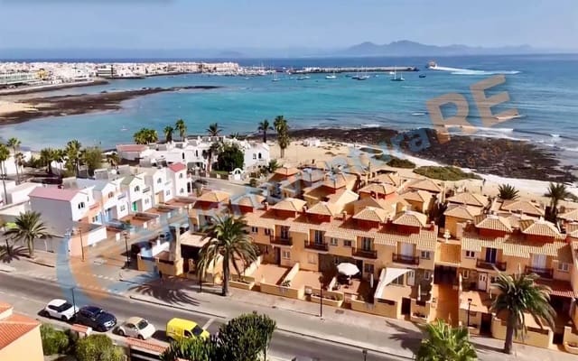 3 soveværelse Byhus til salg i Corralejo, La Oliva med swimmingpool - € 539.000 (Ref: 9064733)