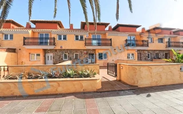3 soveværelse Byhus til salg i Corralejo, La Oliva med swimmingpool - € 539.000 (Ref: 9064733)