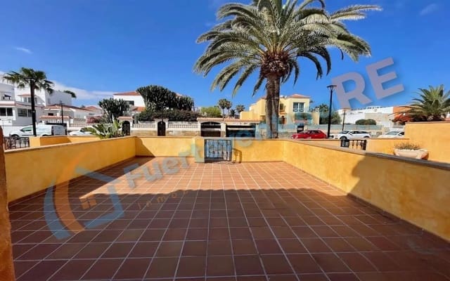 3 soverom Hus til salgs i Corralejo, La Oliva med svømmebasseng - € 480 000 (Ref: 9064733)