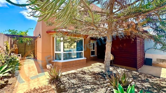 4 bedroom Semi-detached Villa for sale in Corralejo, La Oliva - € 315,000 (Ref: 9116601)